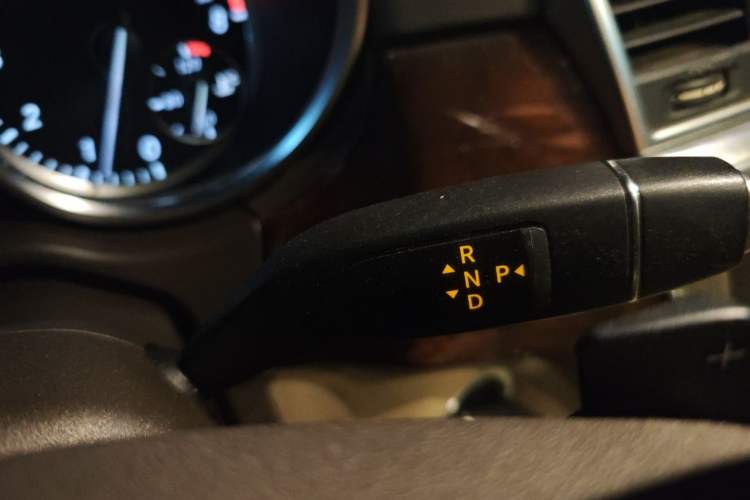 Used Mercedes-Benz M-Class 2012 ML 350 Sport Edition Gear Lever