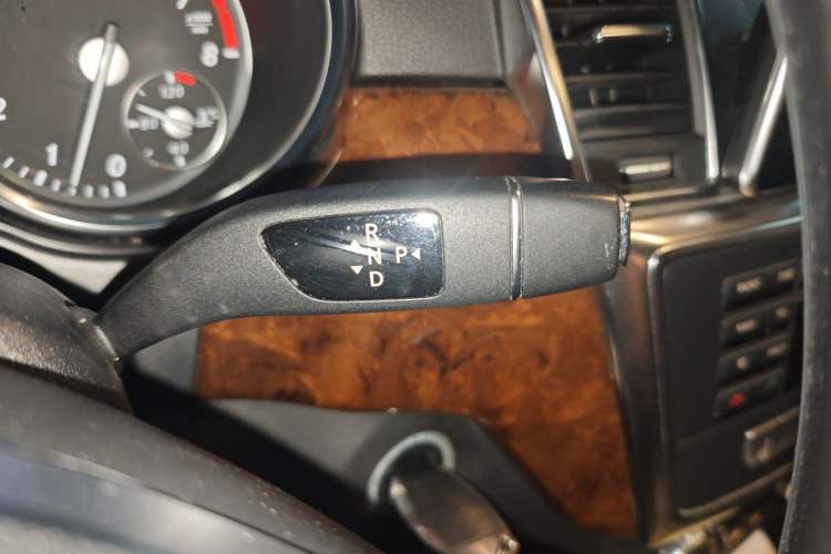Used Mercedes-Benz M-Class 2012 ML 350 Sport Edition Gear Lever
