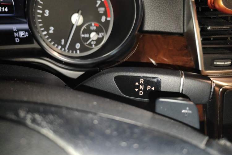 Used Mercedes-Benz M-Class 2012 ML 350 Sport Edition Gear Lever