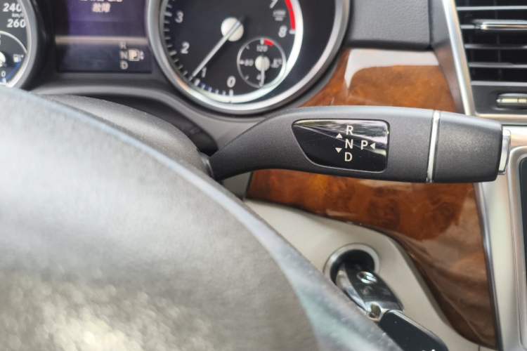 Used Mercedes-Benz M-Class 2012 ML 350 Sport Edition Gear Lever