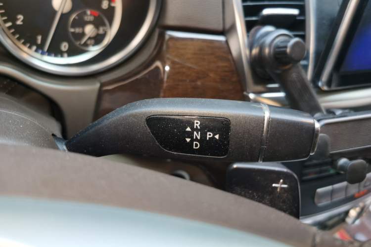 Used Mercedes-Benz M-Class 2012 ML 350 Luxury Edition Gear Lever