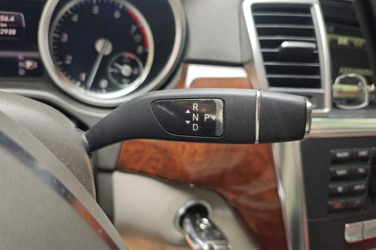 Used Mercedes-Benz M-Class 2012 ML 350 Sport Edition Gear Lever
