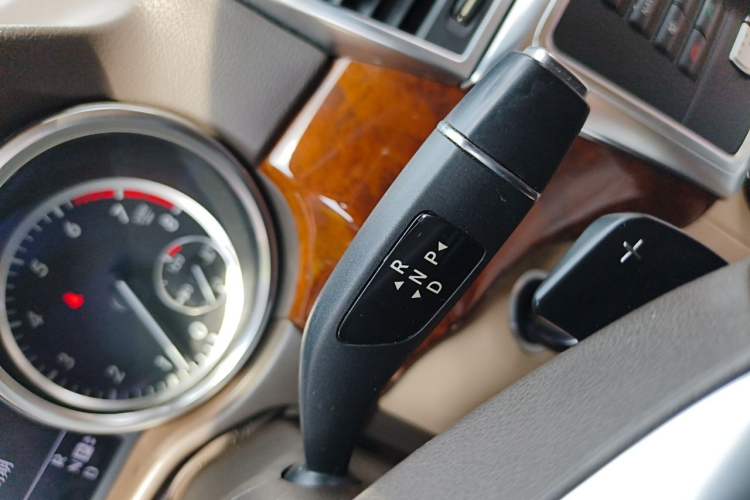 Used Mercedes-Benz M-Class 2012 ML 350 Sport Edition Gear Lever