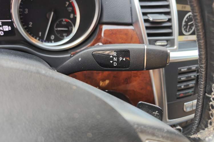 Used Mercedes-Benz M-Class 2012 ML 350 Sport Edition Gear Lever