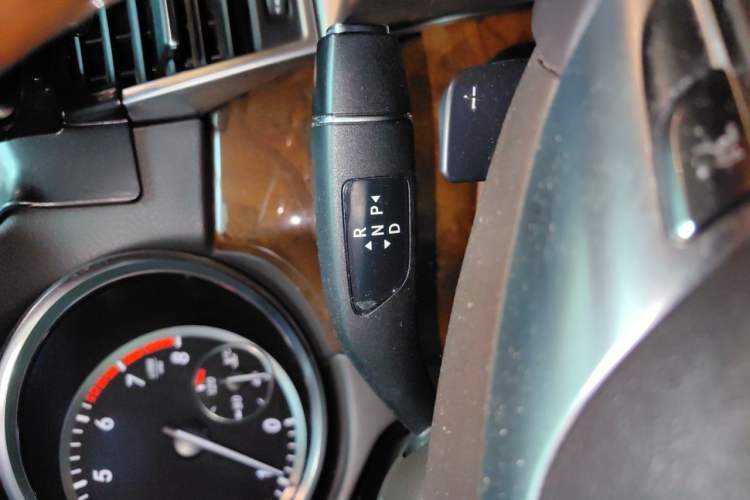 Used Mercedes-Benz M-Class 2012 ML 350 Luxury Edition Gear Lever