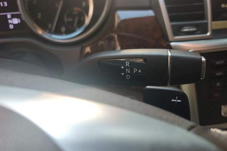 Used Mercedes-Benz M-Class 2012 ML 350 Sport Edition Gear Lever