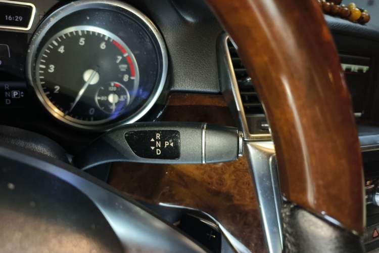 Used Mercedes-Benz M-Class 2012 ML 350 Luxury Edition Gear Lever