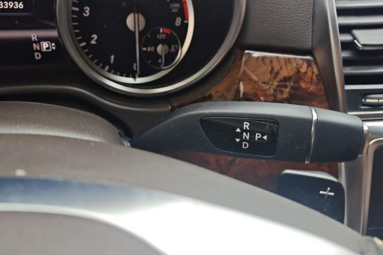 Used Mercedes-Benz M-Class 2012 ML 350 Sport Edition Gear Lever
