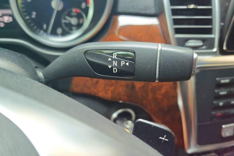 Used Mercedes-Benz M-Class 2012 ML 350 Sport Edition Gear Lever