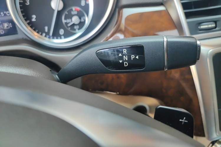 Used Mercedes-Benz M-Class 2012 ML 350 Sport Edition Gear Lever