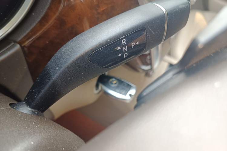 Used Mercedes-Benz M-Class 2012 ML 350 Sport Edition Gear Lever