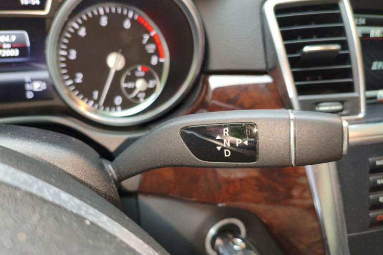 Used Mercedes-Benz M-Class 2012 ML 350 Sport Edition Gear Lever