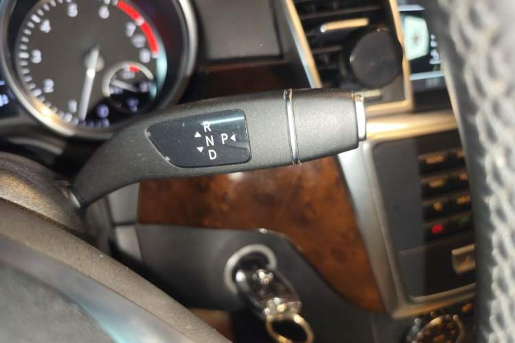 Used Mercedes-Benz M-Class 2012 ML 350 Sport Edition Gear Lever
