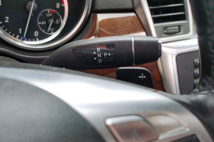 Used Mercedes-Benz M-Class 2012 ML 350 Sport Edition Gear Lever