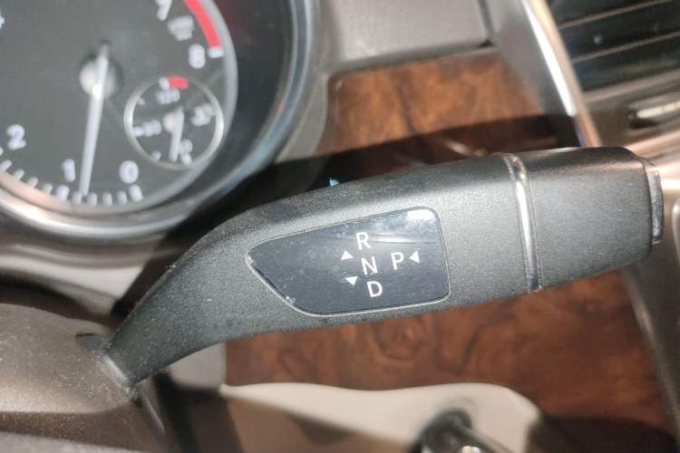Used Mercedes-Benz M-Class 2012 ML 350 Sport Edition Gear Lever