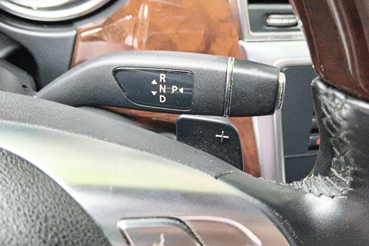 Used Mercedes-Benz M-Class 2012 ML 350 Luxury Edition Gear Lever