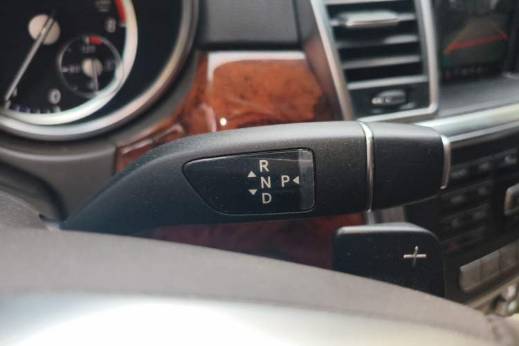 Used Mercedes-Benz M-Class 2012 ML 350 Sport Edition Gear Lever