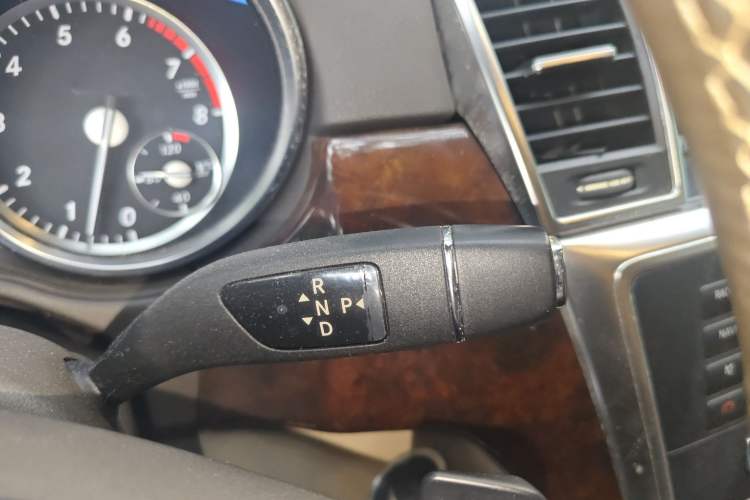 Used Mercedes-Benz M-Class 2012 ML 350 Sport Edition Gear Lever