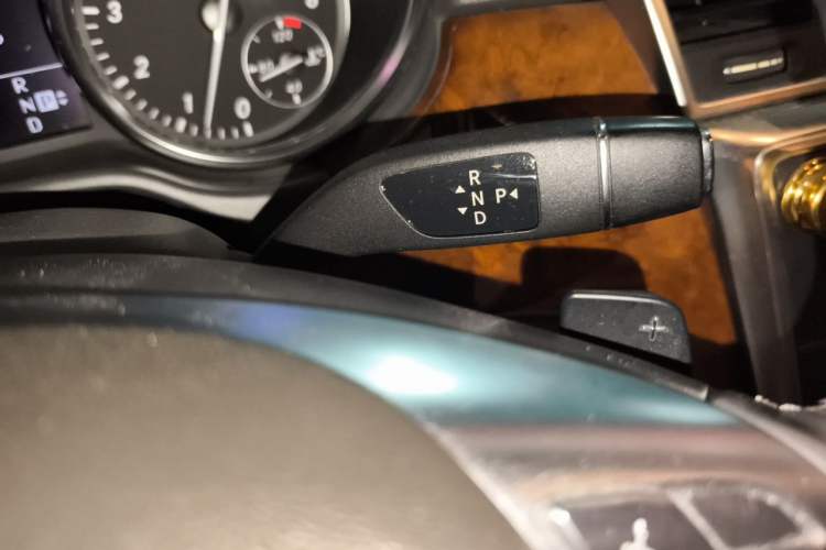 Used Mercedes-Benz M-Class 2012 ML 350 Sport Edition Gear Lever