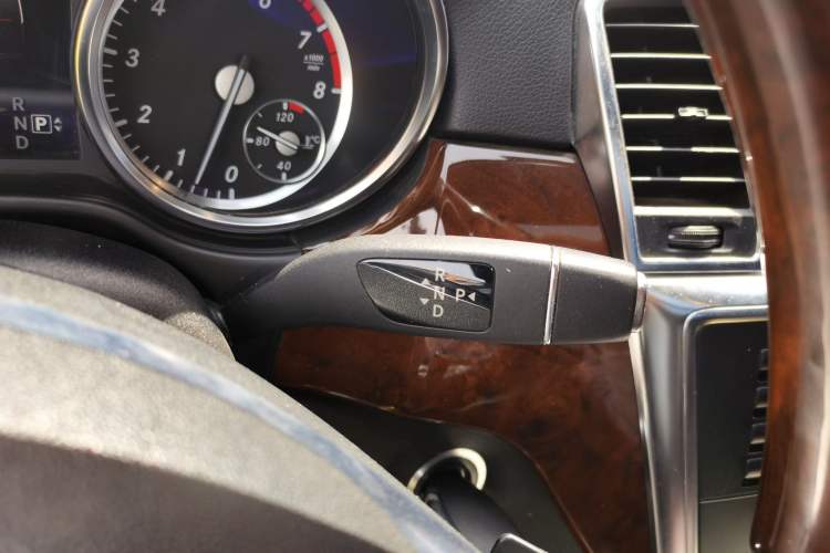 Used Mercedes-Benz M-Class 2012 ML 350 Luxury Edition Gear Lever