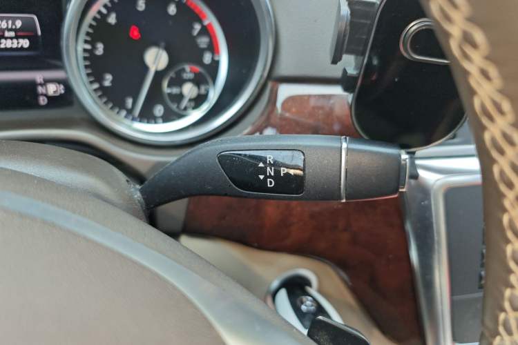 Used Mercedes-Benz M-Class 2012 ML 350 Sport Edition Gear Lever