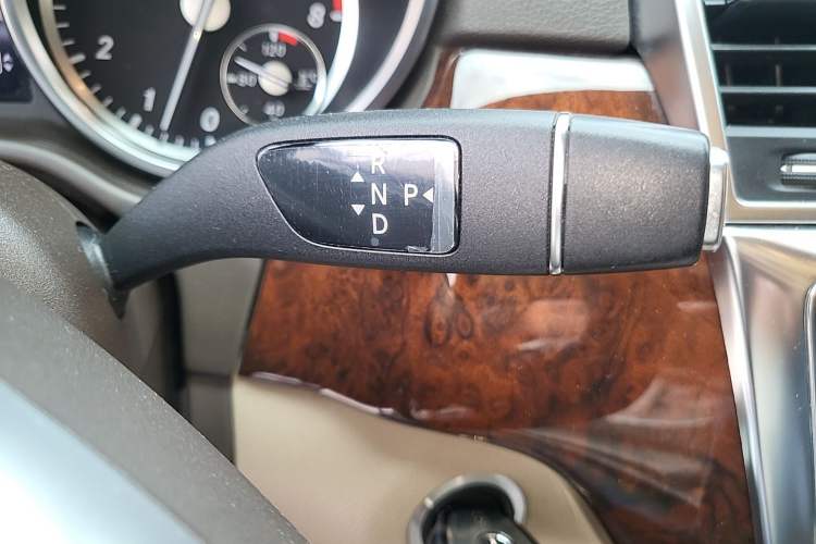 Used Mercedes-Benz M-Class 2012 ML 350 Sport Edition Gear Lever