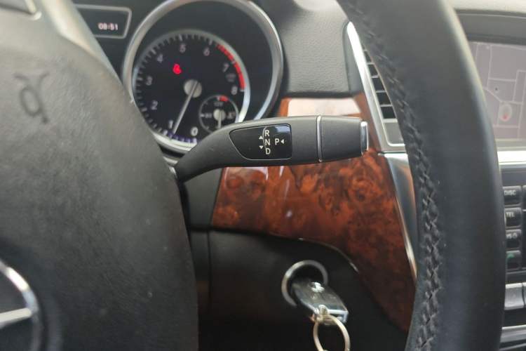 Used Mercedes-Benz M-Class 2012 ML 350 Sport Edition Gear Lever