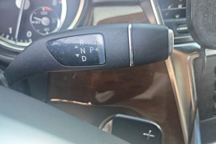 Used Mercedes-Benz M-Class 2012 ML 350 Luxury Edition Gear Lever