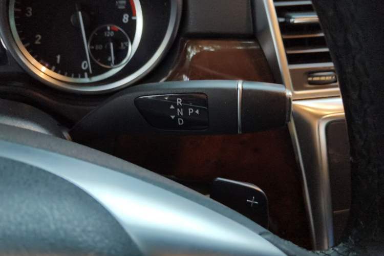 Used Mercedes-Benz M-Class 2012 ML 350 Sport Edition Gear Lever