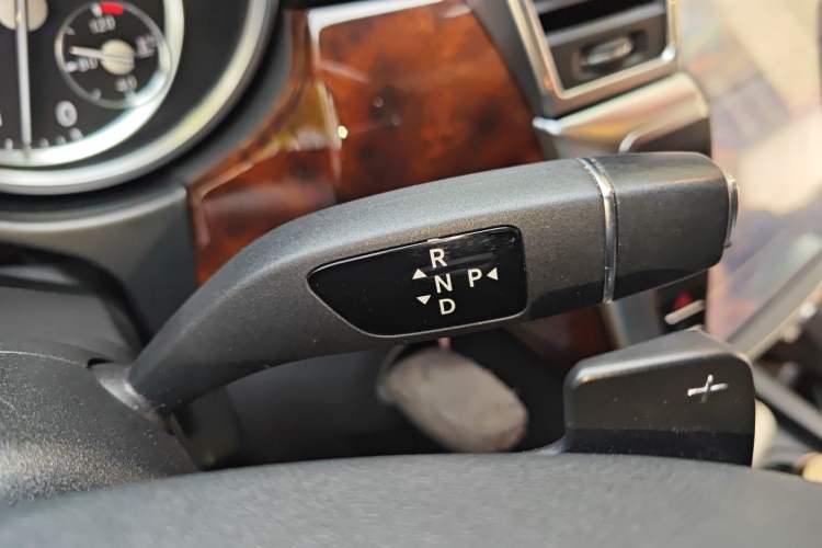 Used Mercedes-Benz M-Class 2012 ML 350 Luxury Edition Gear Lever