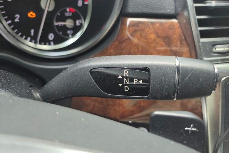 Used Mercedes-Benz M-Class 2012 ML 350 Sport Edition Gear Lever