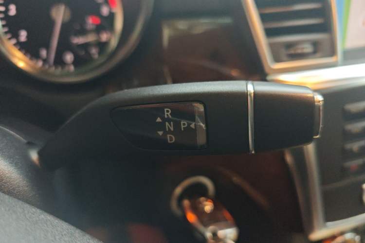 Used Mercedes-Benz M-Class 2012 ML 350 Luxury Edition Gear Lever