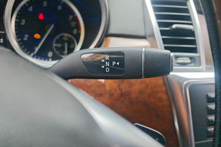 Used Mercedes-Benz M-Class 2012 ML 350 Sport Edition Gear Lever
