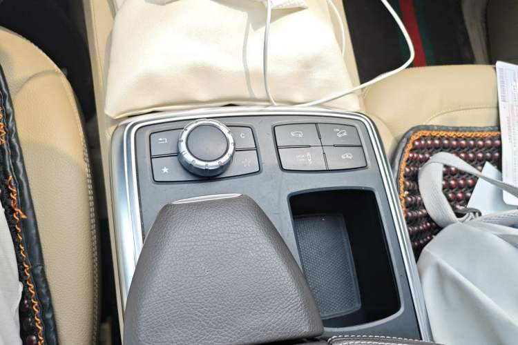 Used Mercedes-Benz M-Class 2012 ML 350 Sport Edition Gear Lever