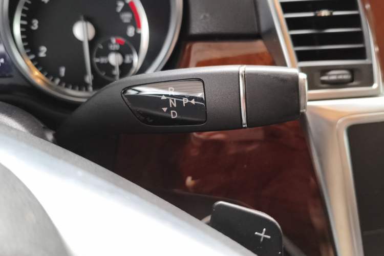 Used Mercedes-Benz M-Class 2012 ML 350 Luxury Edition Gear Lever