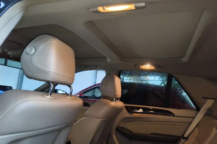Used Mercedes-Benz M-Class 2012 ML 350 Luxury Edition Headliner