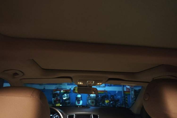 Used Mercedes-Benz M-Class 2012 ML 350 Sport Edition Headliner