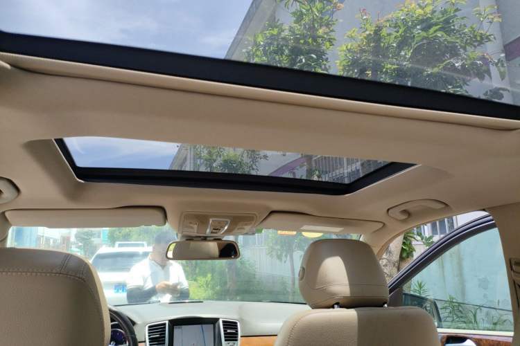 Used Mercedes-Benz M-Class 2012 ML 350 Sport Edition Headliner