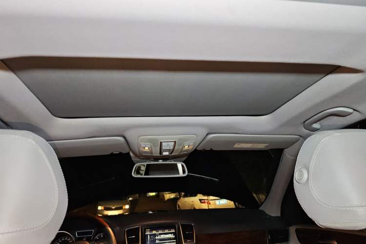 Used Mercedes-Benz M-Class 2012 ML 350 Luxury Edition Headliner
