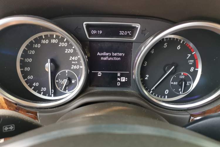Used Mercedes-Benz M-Class 2012 ML 350 Luxury Edition Instrument Cluster