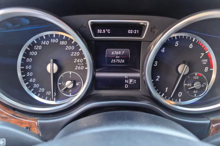 Used Mercedes-Benz M-Class 2012 ML 350 Luxury Edition Instrument Cluster