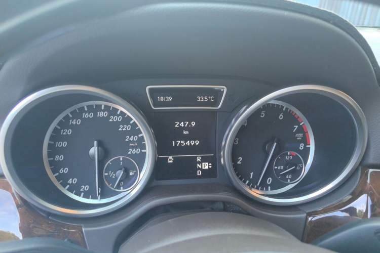 Used Mercedes-Benz M-Class 2012 ML 350 Luxury Edition Instrument Cluster