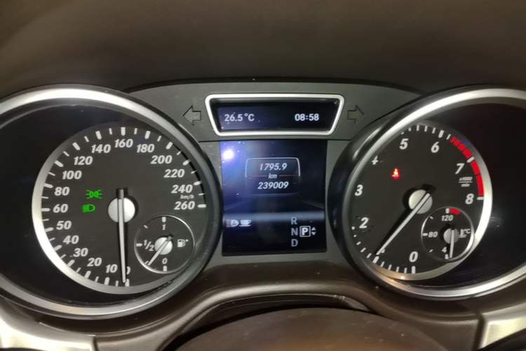 Used Mercedes-Benz M-Class 2012 ML 300 Instrument Cluster