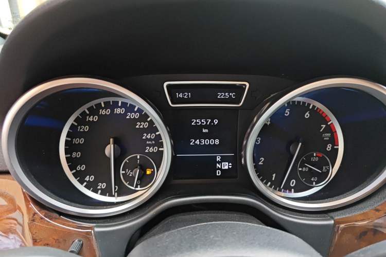 Used Mercedes-Benz M-Class 2012 ML 350 Luxury Edition Instrument Cluster