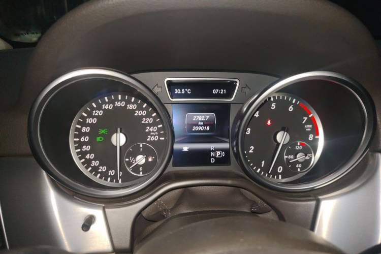 Used Mercedes-Benz M-Class 2012 ML 300 Instrument Cluster