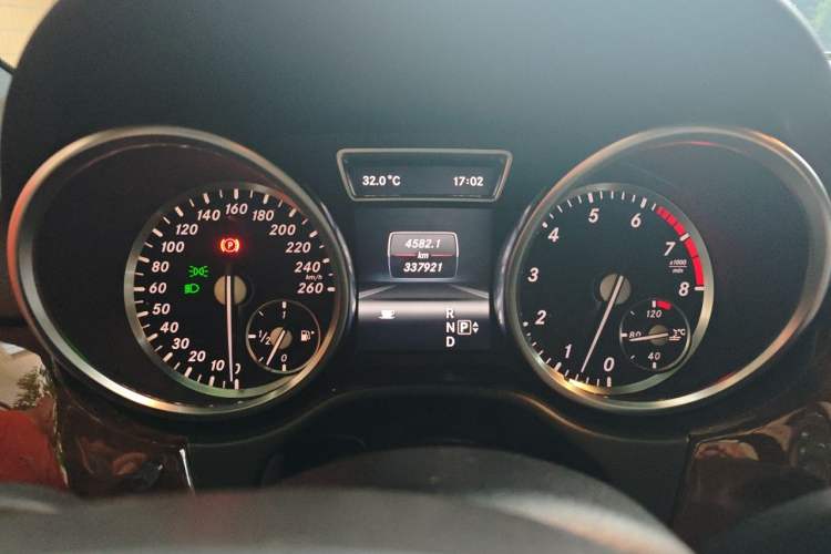 Used Mercedes-Benz M-Class 2012 ML 350 Luxury Edition Instrument Cluster