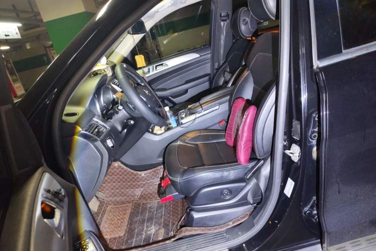 Used Mercedes-Benz M-Class  Left Front Seat
