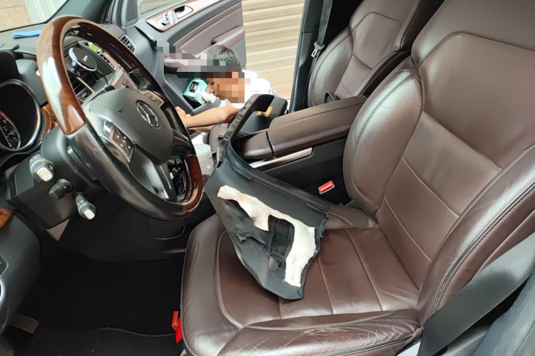 Used Mercedes-Benz M-Class 2012 ML 350 Luxury Edition Left Front Seat