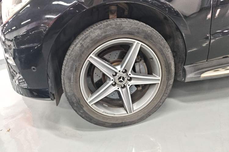 Used Mercedes-Benz M-Class 2012 ML 300 Left Front Wheel Hub