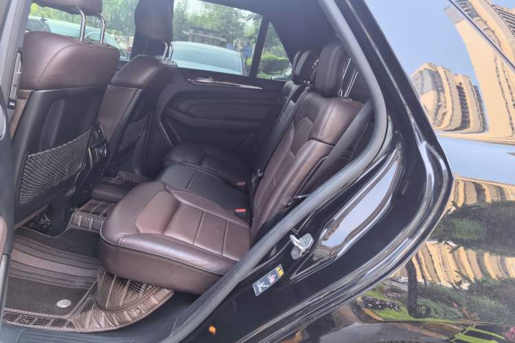 Used Mercedes-Benz M-Class 2012 ML 350 Luxury Edition Left Rear Seat